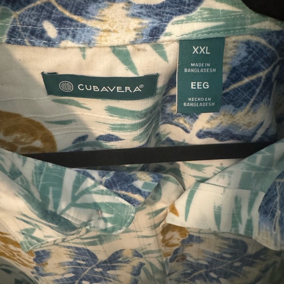 A bundle of 8 Men's Casual Button Down Shirt - Tropical Print - Picture 3 of 8